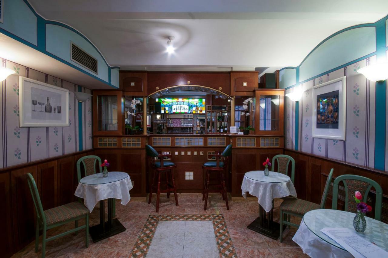 Art Deco Hotel Hoffmann คลาดโน ภายนอก รูปภาพ